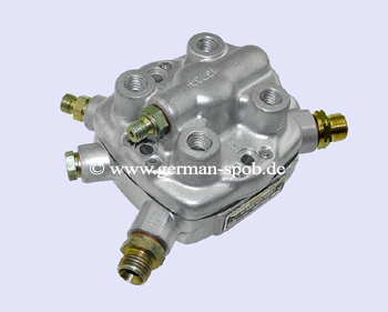 0438101028 Polttoaineen Jakaja Bosch  | Mercedes 190 W201 2.3 16 V | regeneroitu 0 438 101 028 Bosch 0438101028, 0438101027, 0986438227, 0 438 101 028, 0 438 101 027 Mercedes M 102.983 190 W201 E 2.3-16